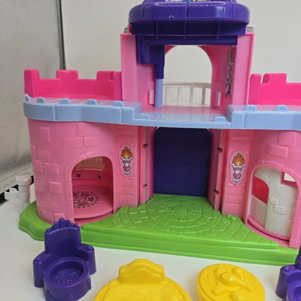 Fisher-Price Little People Lil' Kingdom Palace Castle Playset Princess Fold-up